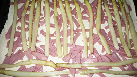 Chřestový koláč se salámem