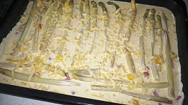 Chřestový koláč se salámem