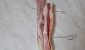 Grilovaný chřest ve slanině (zarolujeme a spíchneme jehlou)