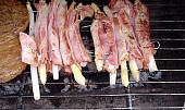Grilovaný chřest ve slanině (grilujeme dokud není slanina křupavá - cca 10 minut)