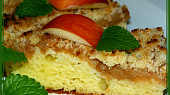 Jablečný koláč s tvarohovým těstem a vaječným koňakem