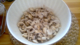 Jarní barevný, paprikový perkelt s vepřovým masem a s buharskou zeleninou - Ljutenica