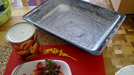 Koláčová bublanina s kokosem,  jahodami a  žmolenkou