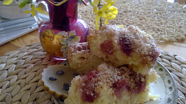 Koláčová bublanina s kokosem,  jahodami a  žmolenkou