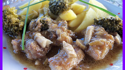 Kořeněný bůček  dušený s brokolicí a hlívou, Kořeněný bůček dušený s brokolicí a hlívou