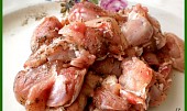 Kuřecí maso s ananasem, na kousky nakrájené,okořeněné a odpočaté maso