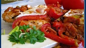 Kuřecí s arašídy a rozpuštěným Brie