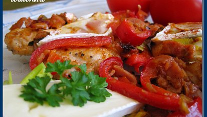 Kuřecí s arašídy a rozpuštěným Brie