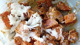 Kuřecí v cibulové marinádě