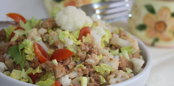 Květákový salát s masem a sójovým granulátem (Květákový salát s masem a sójovým granulátem)
