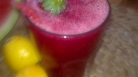 Ledový mix s melounu, černé ředkve  a jahod