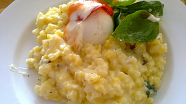 Libová pečínka z krůtích prsíček v bazalkovo - medové marinádě / s dietním bramborovým salátem/