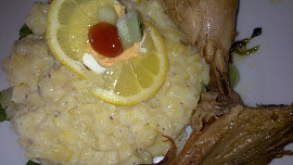 Libová pečínka z krůtích prsíček v bazalkovo - medové marinádě / s dietním bramborovým salátem/