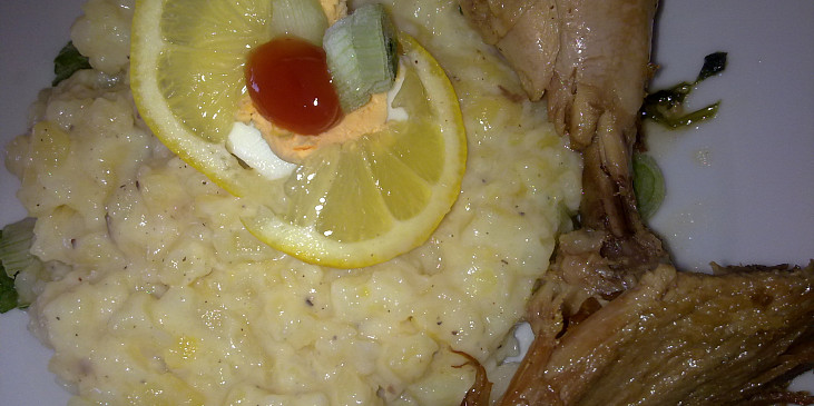 Libová pečínka z krůtích prsíček v bazalkovo - medové marinádě / s dietním bramborovým salátem/