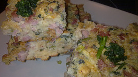 Nádivka z krůtí šunky, hub, rukoly  a sýra