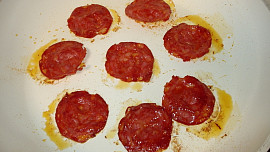 Okurkový tatarák s chorizem