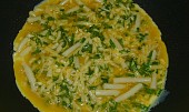 Omeleta s makarony, zalijeme vaječnou směsí
