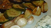 Pečený lilek, cuketa, paprika, cibule