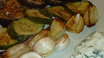 Pečený lilek, cuketa, paprika, cibule