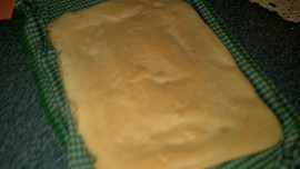 Piškotová roláda s mandlovo - čokoládovo -banánovou náplní