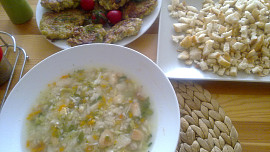 Placičky z  krůtího masa  a  zeleniny /co zůstalo od víkendu/