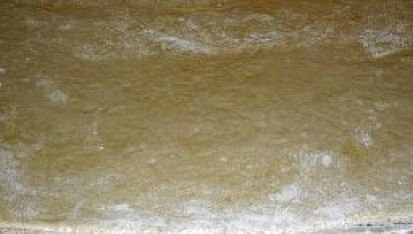 Plněný krokodýl, Z kynutého těsta se vyválí čtverec z něho se odřeže těsto na packy,oči a obočí.Tímto se čtverec pěkně srovná 