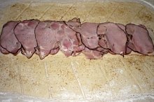 a teď klobásou nakrájenou na kolečka 