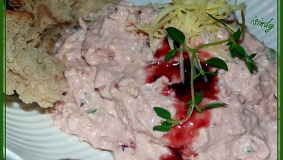 Pomazánka s česnekem, sýrem a brusinkami