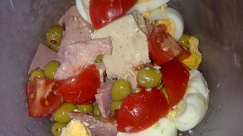 Pomazánka  ze  zelených oliv, játrové paštiky a sýrů