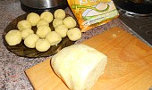 Přírodní vepřová kýta s  kedlubnovým zelím a bramborovými knedlíky