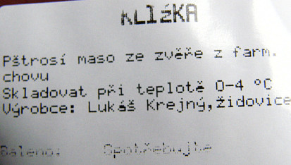 Pštros s cuketou, žampiony a kapary