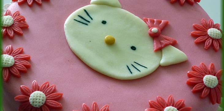 Růžový dort Hallo Kitty (II.)