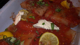 Rybí filé a na rajčátkách  a citronech