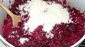 Salát z červené řepy