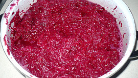 Salát z červené řepy