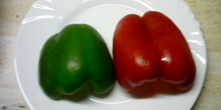 Zelená a červená paprika