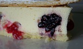 Tvarohovo-šlehačkový dort (detail řezu)