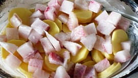 Zapečené brambory s pangasiem a špenátem