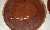 Zapečené čokoládové palačinky s jemnou náplní (krém rozdělíme na palačinky)