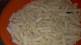 Zapečené těstoviny na bazalkové směsi se žampionama