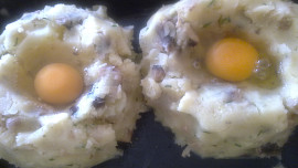 Bramborové důlky  - zapečené se sýrem, slaninou a žampionkama