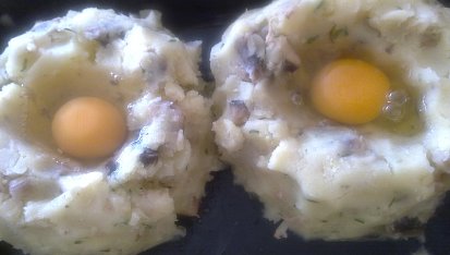Bramborové důlky  - zapečené se sýrem, slaninou a žampionkama