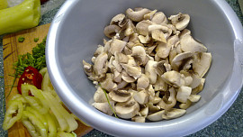 Bramborové důlky  - zapečené se sýrem, slaninou a žampionkama