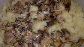 Bramborové důlky  - zapečené se sýrem, slaninou a žampionkama