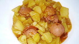 Bramborový guláš  s klobásou