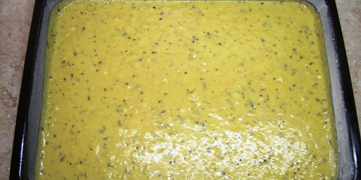 Buchta z margotky a vaječného koňaku (před pečenim)