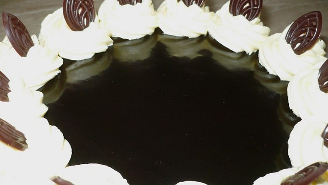 Čokoládová poleva na moučníky, Polevu jsem použila na celý velký dort.