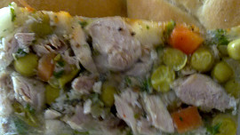 Domácí kuřecí netučná tlačenka s barevnou zeleninkou