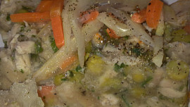 Domácí kuřecí netučná tlačenka s barevnou zeleninkou