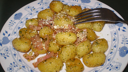 Gnocchi s bylinkami a sýrem, máslové gnocchi s bylinkami